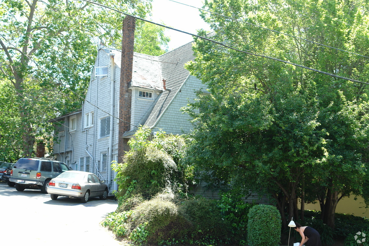 Primary Photo - 2433 Warring St