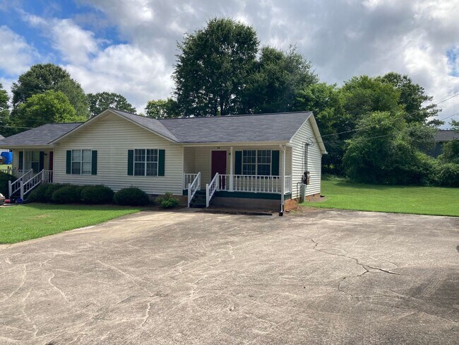 Building Photo - 94/96 Rayburn Dr.