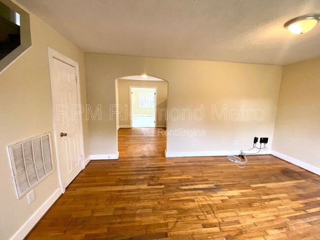 Building Photo - 208 Algiers Dr