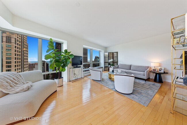 Building Photo - 57 E Delaware Pl