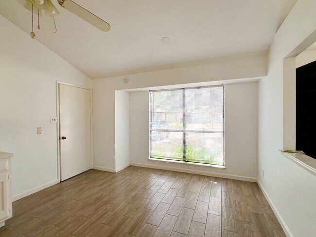 Foto del edificio - 24126 Jumping Jay Ln