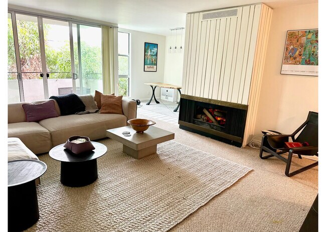 Living Room - 1010 N Kings Rd