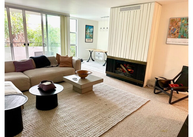 Living Room - 1010 N Kings Rd