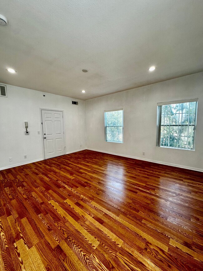 Foto del edificio - 227 N Adams St