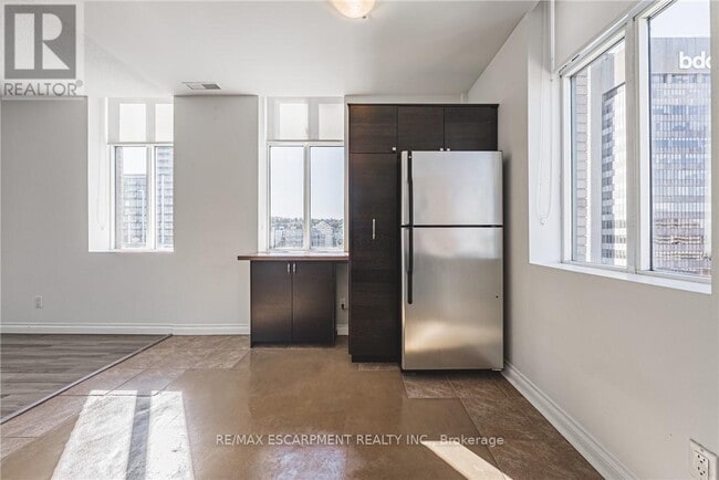 Building Photo - 36 James St S