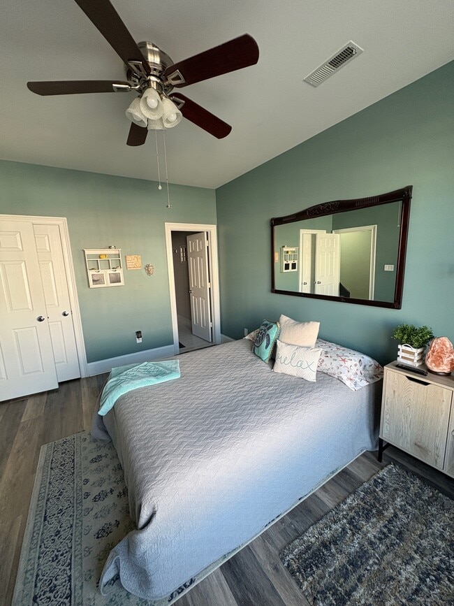 Dormitorio 1 Piso 1 - 18879 Bethpage Dr