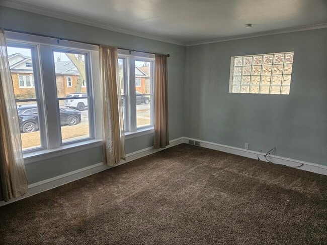 Foto del edificio - 6125 W Newport Ave