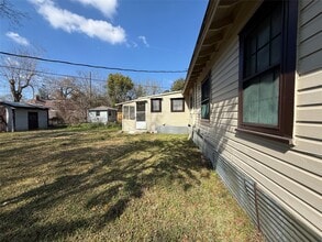 Building Photo - 565 24th St