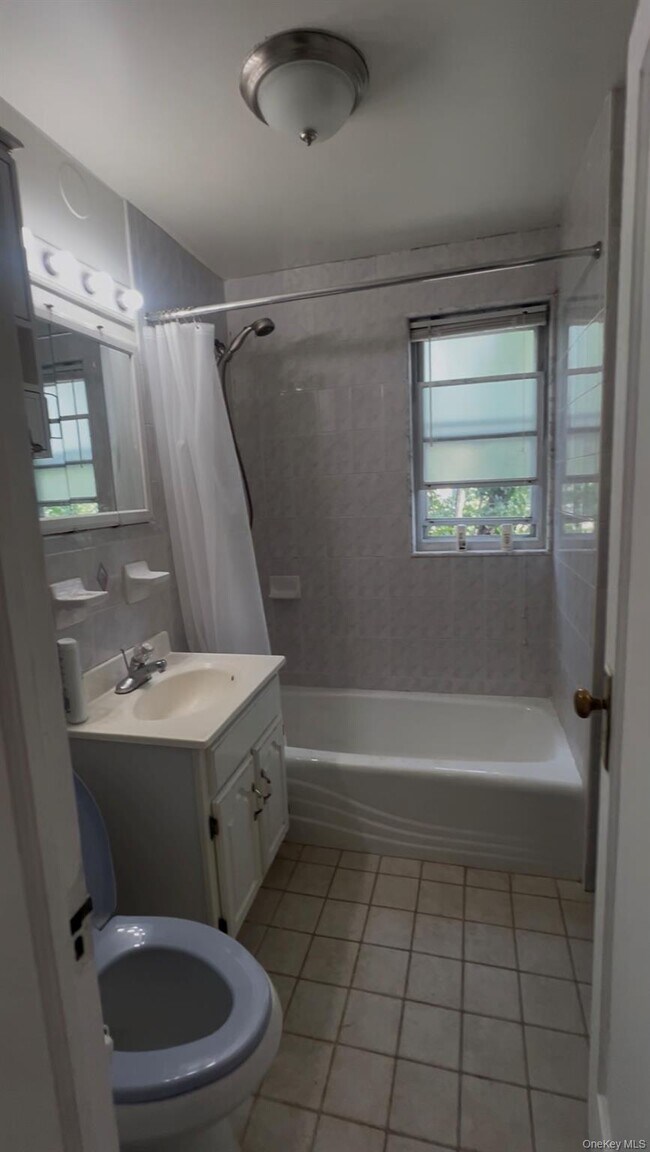 Foto del edificio - 48-01 58th Ln