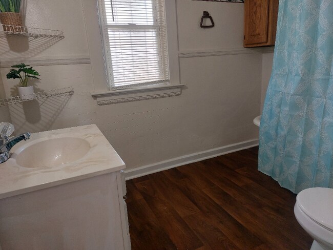 Foto del edificio - 2943 E 126th St