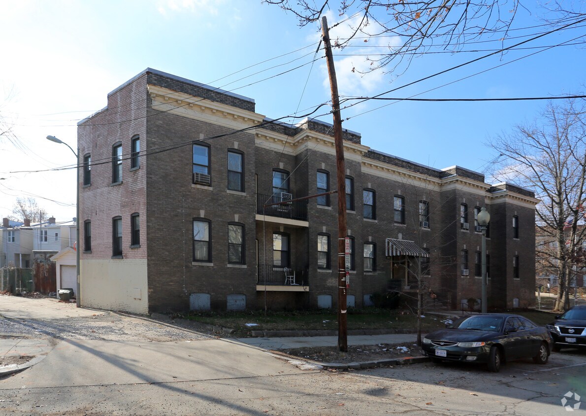 Foto principal - 1006 Webster St NW