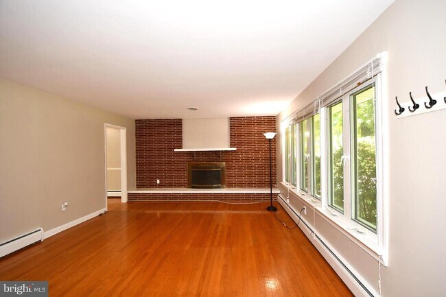 Building Photo - 9801 Gwynn Park Dr