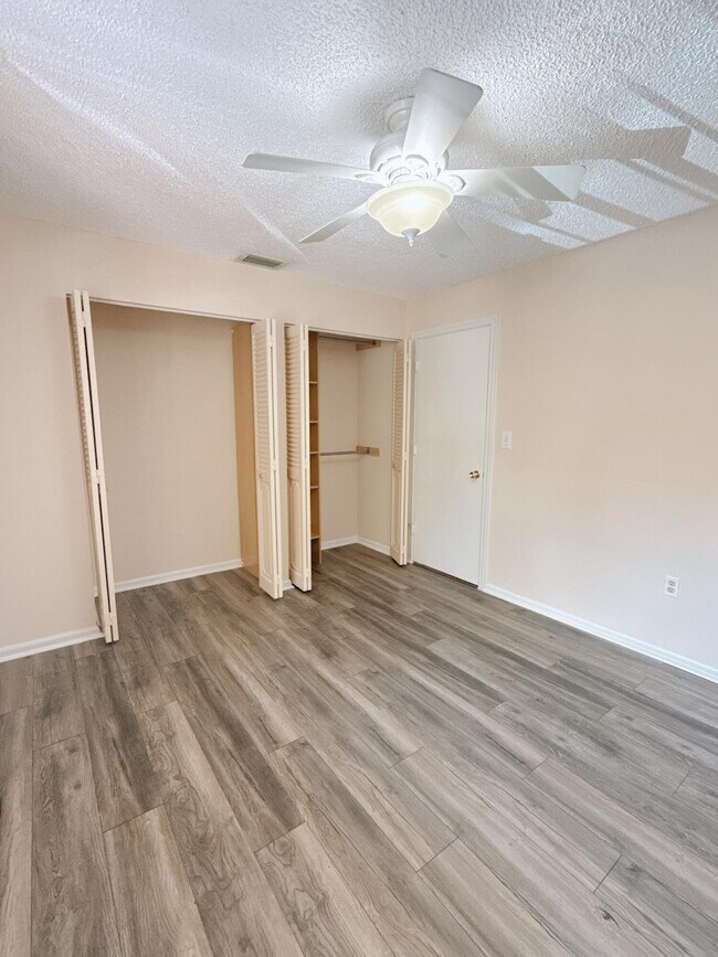 Foto del edificio - 872 SW 9th St Cir
