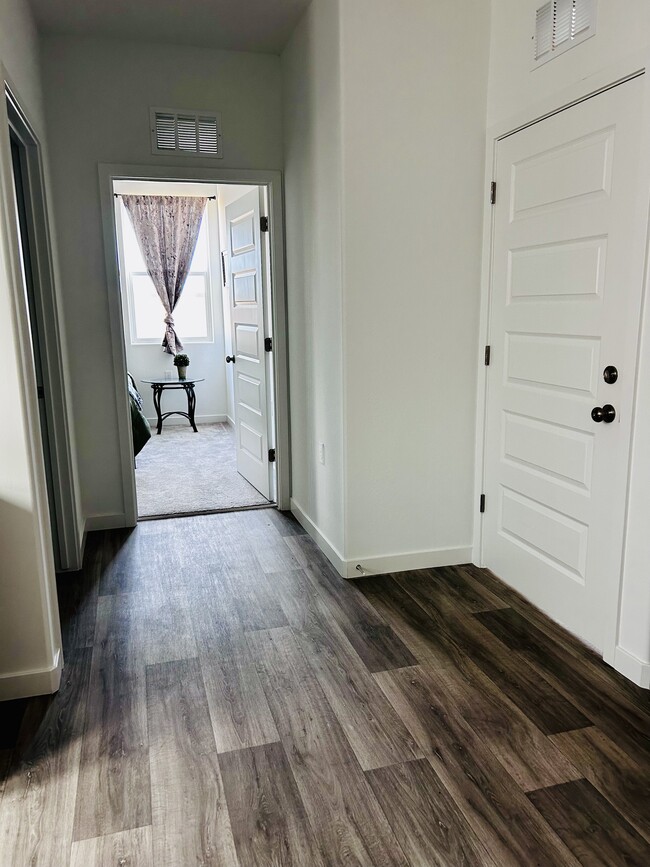Private entry - 8716 Hamblen Ct