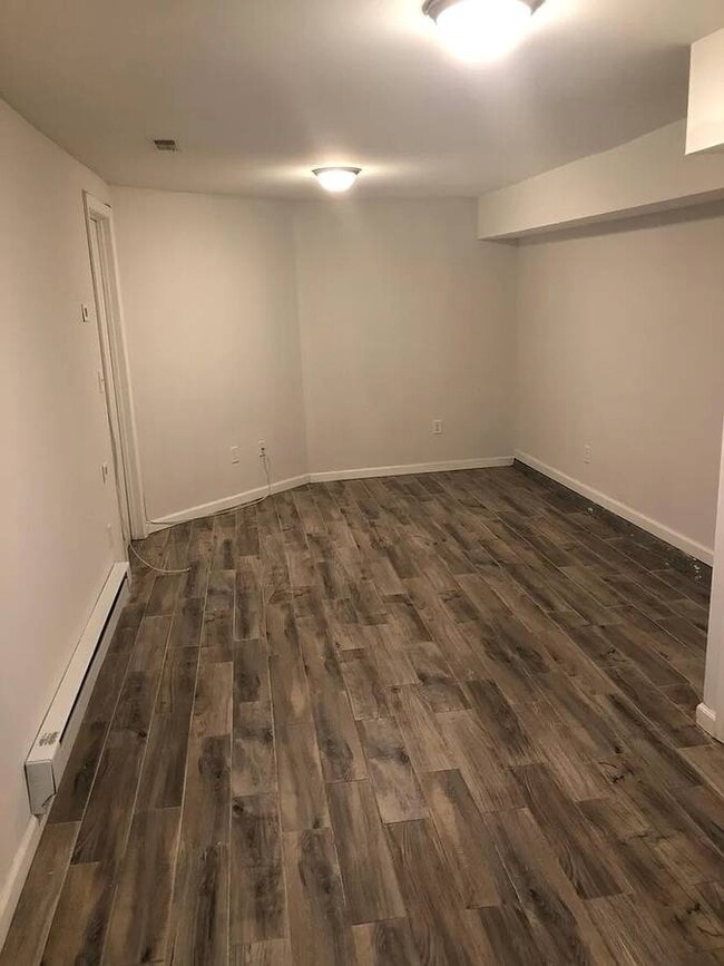 bedroom area - 1433 W 37th St