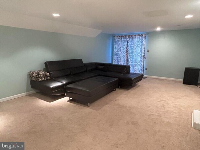Building Photo - 404 Snowflake Cir