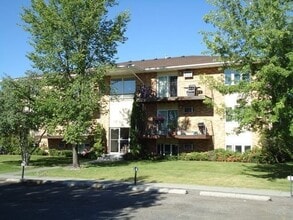 Building Photo - 809 W Villard St