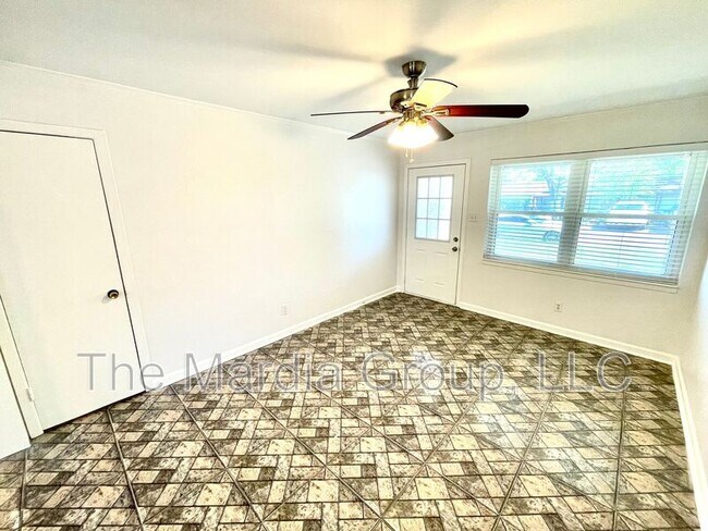 Building Photo - 201 E Fuller Dr