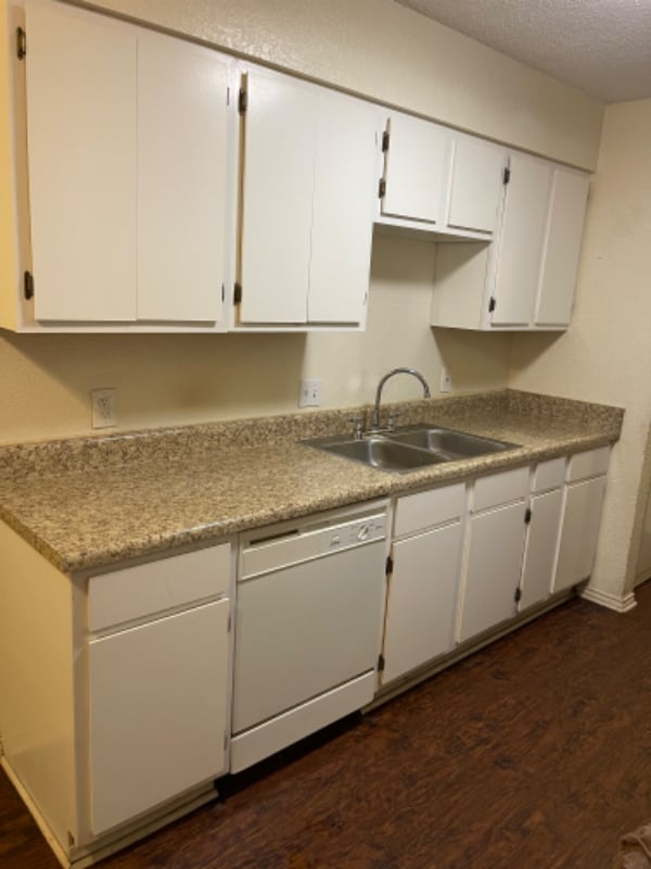 Foto del edificio - 6841 S Creek Dr