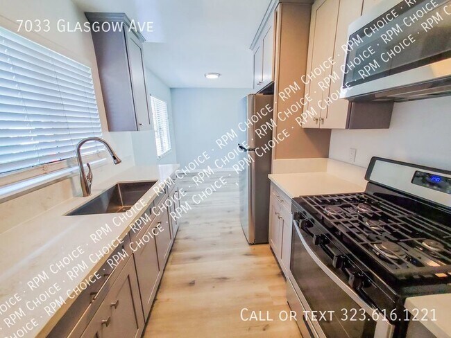 Building Photo - 1bd/1ba Ground Level Front Unit in a Quiet...
