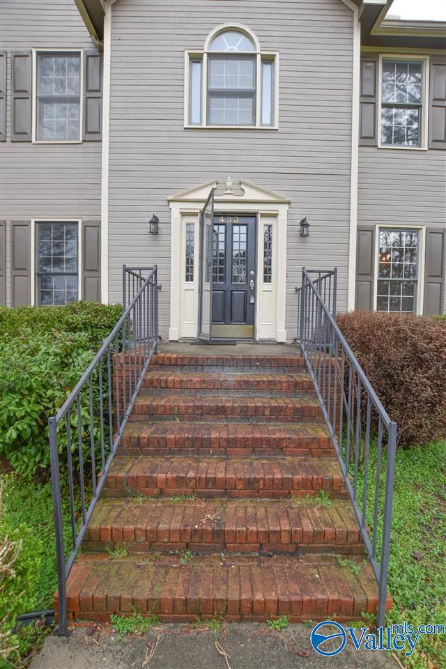 Building Photo - 433 Eastview Dr