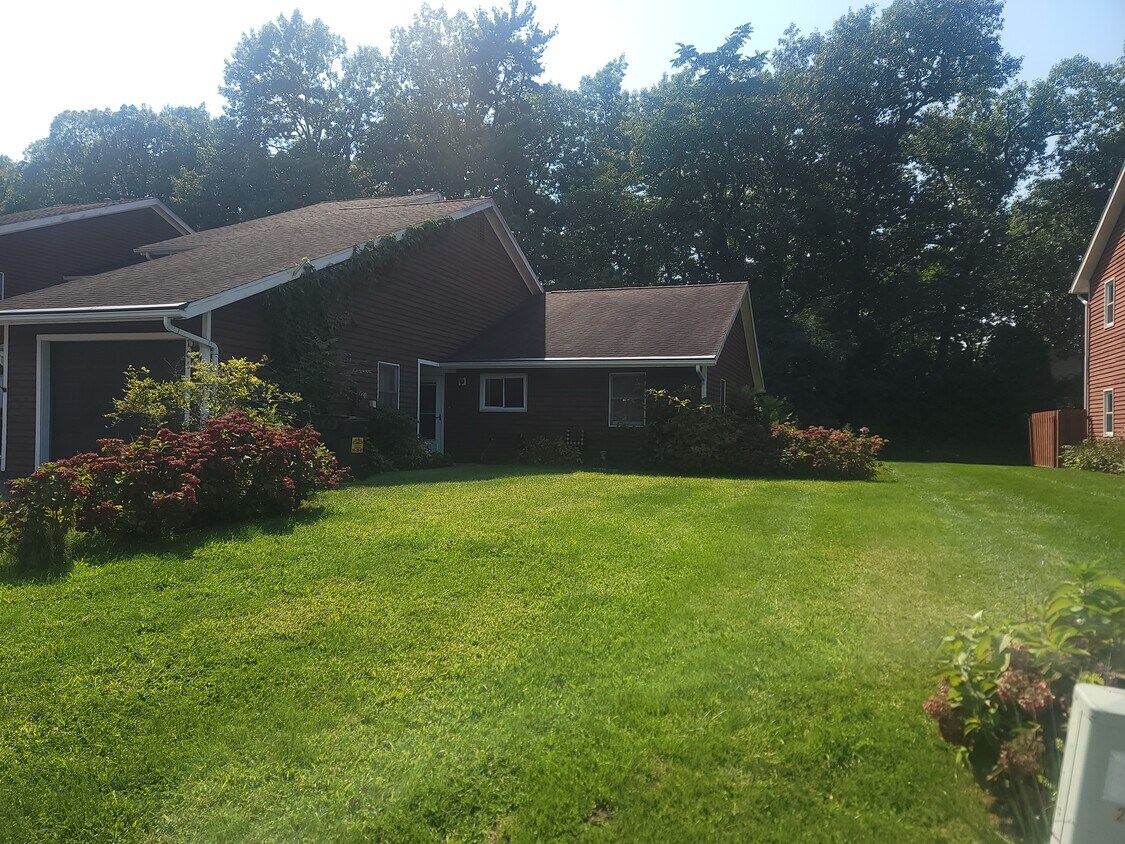Primary Photo - 106 Quail Dr
