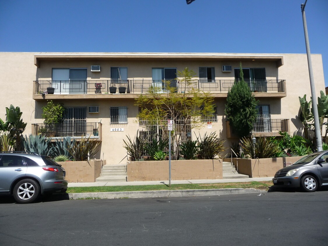 Primary Photo - 4663 Rosewood Ave
