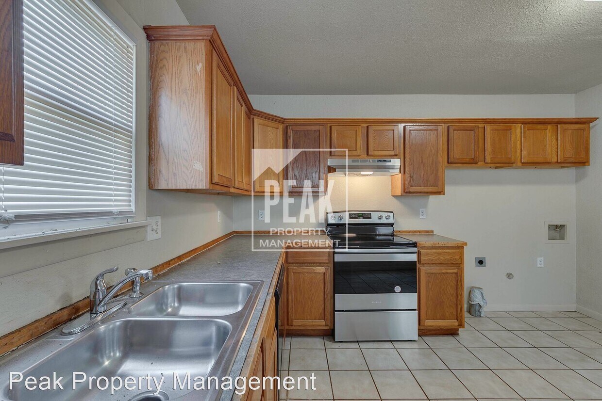 Building Photo - 2 br, 1 bath House - 4001 Carnation Ave
