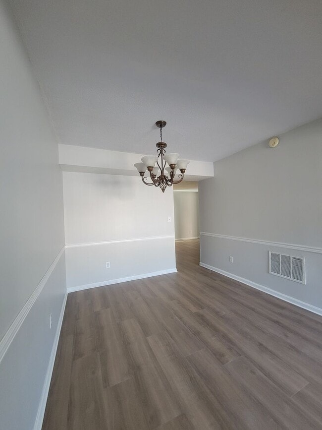 Foto del edificio - 4 bedroom 2.5 bathroom townhouse