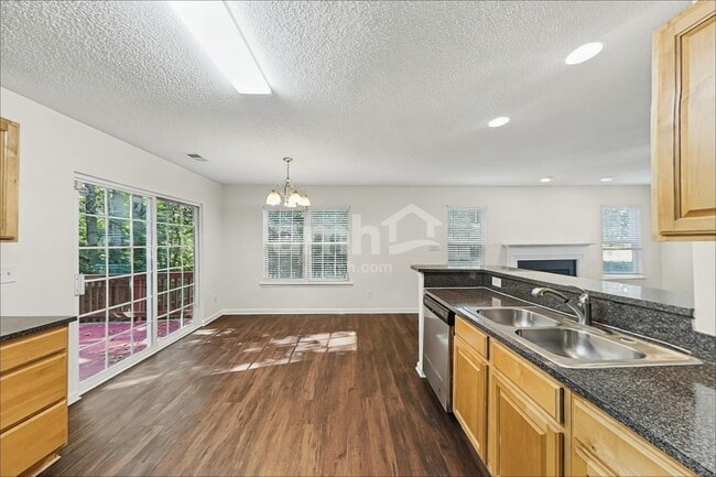 Building Photo - 130 Devon Forest Dr