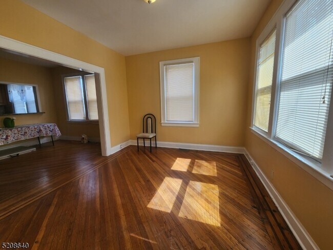 Foto del edificio - 316 Tremont Ave