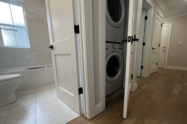 Building Photo - 47 Englewood Ave