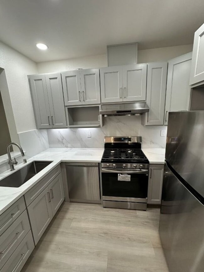 Building Photo - 637 Atherton Pl