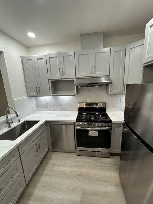 Foto del edificio - 637 Atherton Pl