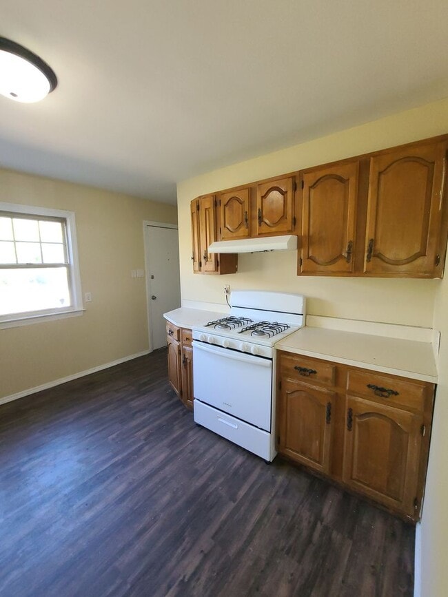 Building Photo - 210 Brookwood Dr