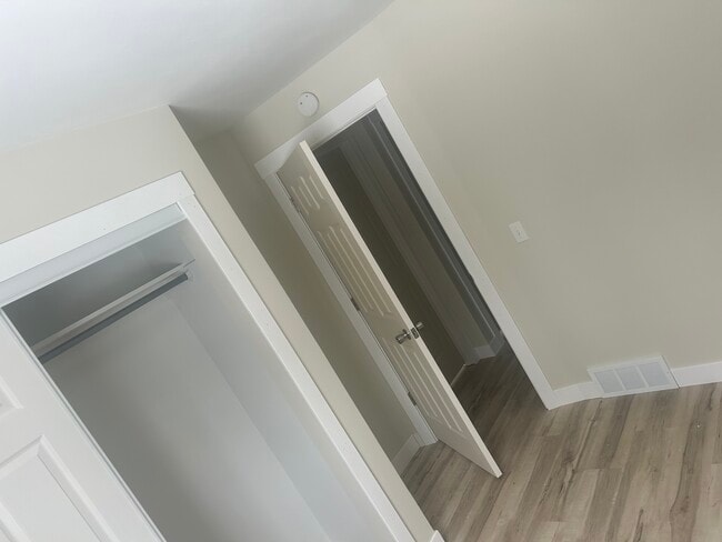 Building Photo - 2510 10th Ave