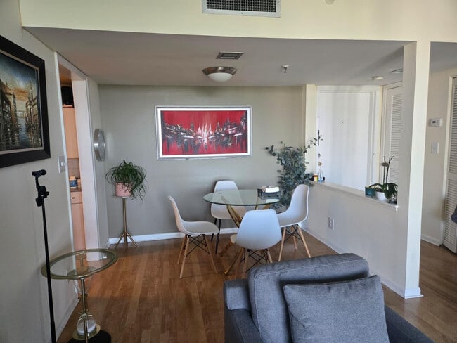 Foto del edificio - 6797 Willow Wood Dr