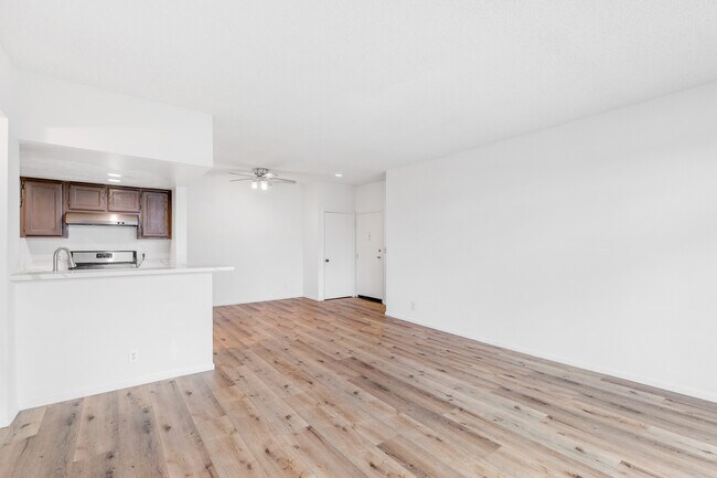 Foto del edificio - 14400 Dickens St