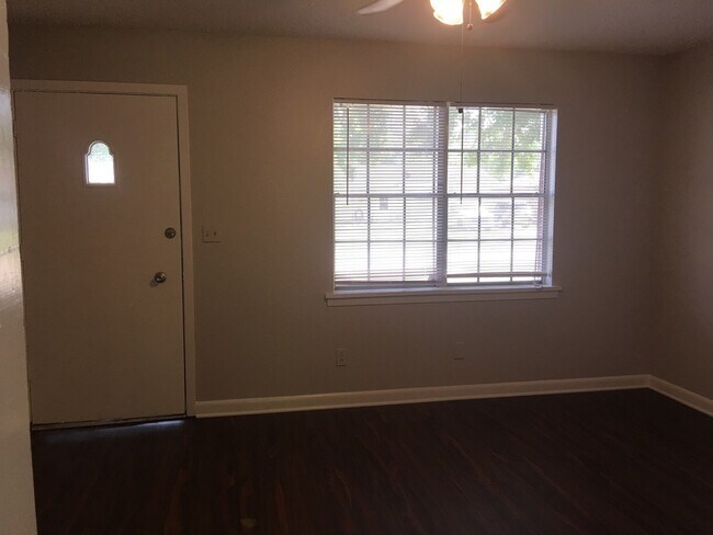 Foto del edificio - LINWOOD- section 8 approved