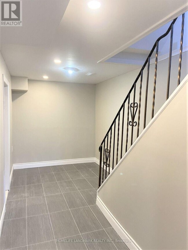 Building Photo - 7 Mango Dr