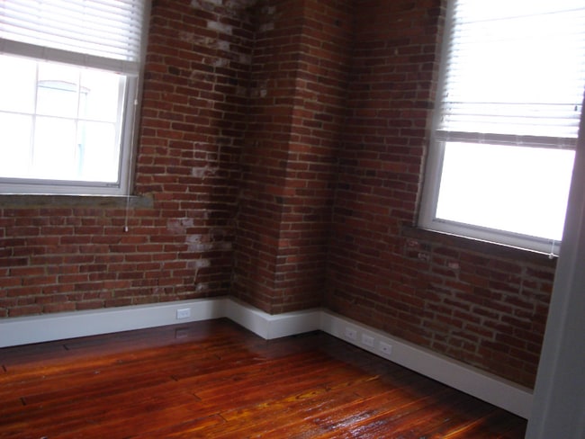 Building Photo - 425 N Prince St