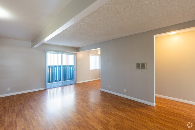 2BR, 2BA - 962SF - Meadowridge Apartments