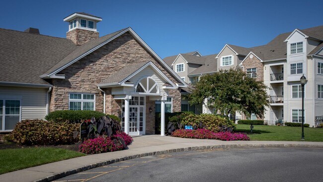 Building Photo - 323 Charles Pond Dr