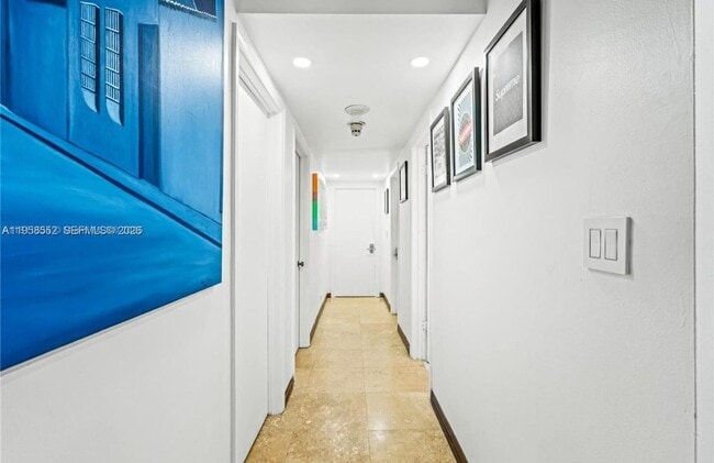 Foto del edificio - 1800 NE 114th St