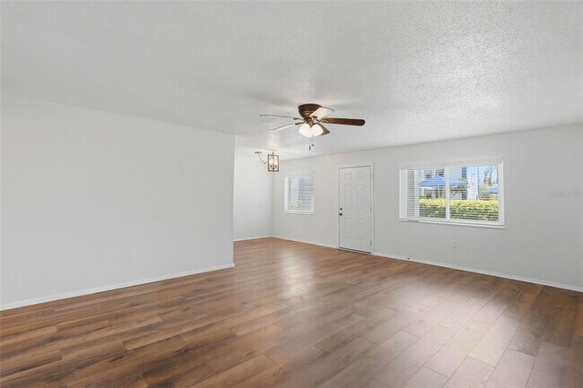 Foto del edificio - 350 79th Ave N