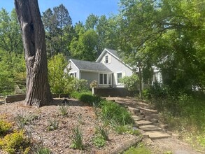 Building Photo - 1070 N Warren St
