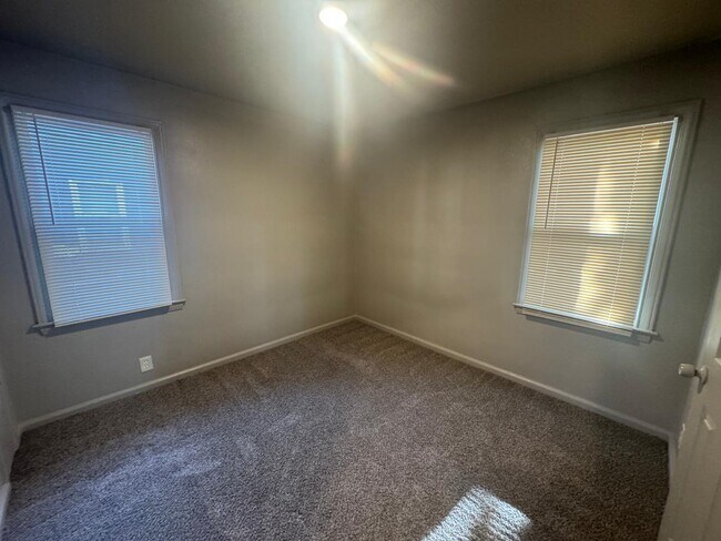 Foto del edificio - 21505 Bennett St