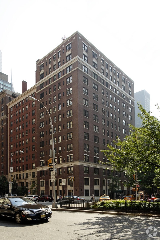Building Photo - 67 PARK AVE