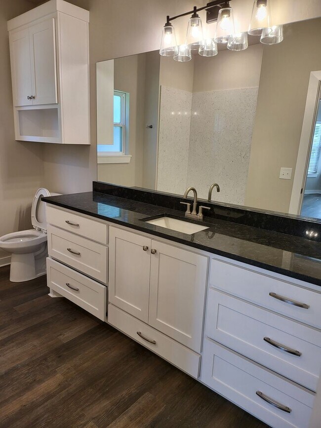 Building Photo - $1000 OFF YOUR 1ST MONTH RENT