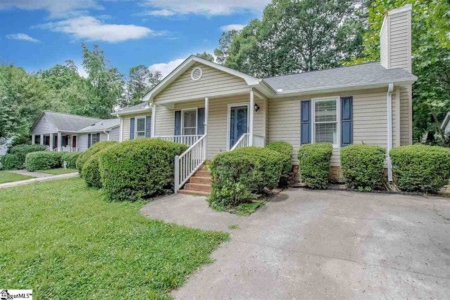 Building Photo - 1062 Summit Dr